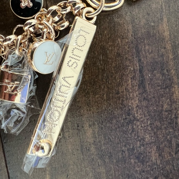 Designer-Inspired bracelet - Picture 4 of 8